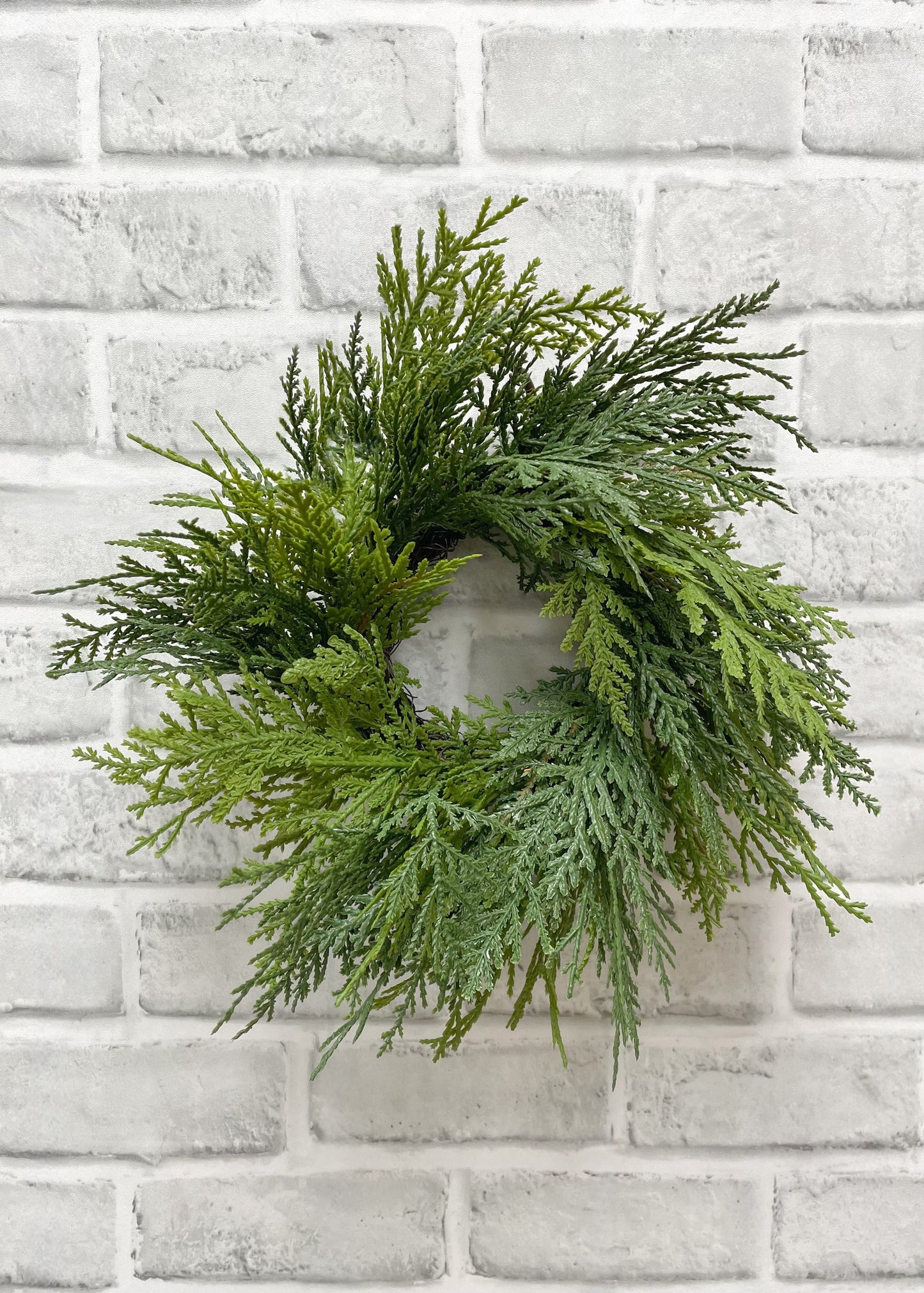 Fresh Touch Northern White Cedar Wreath