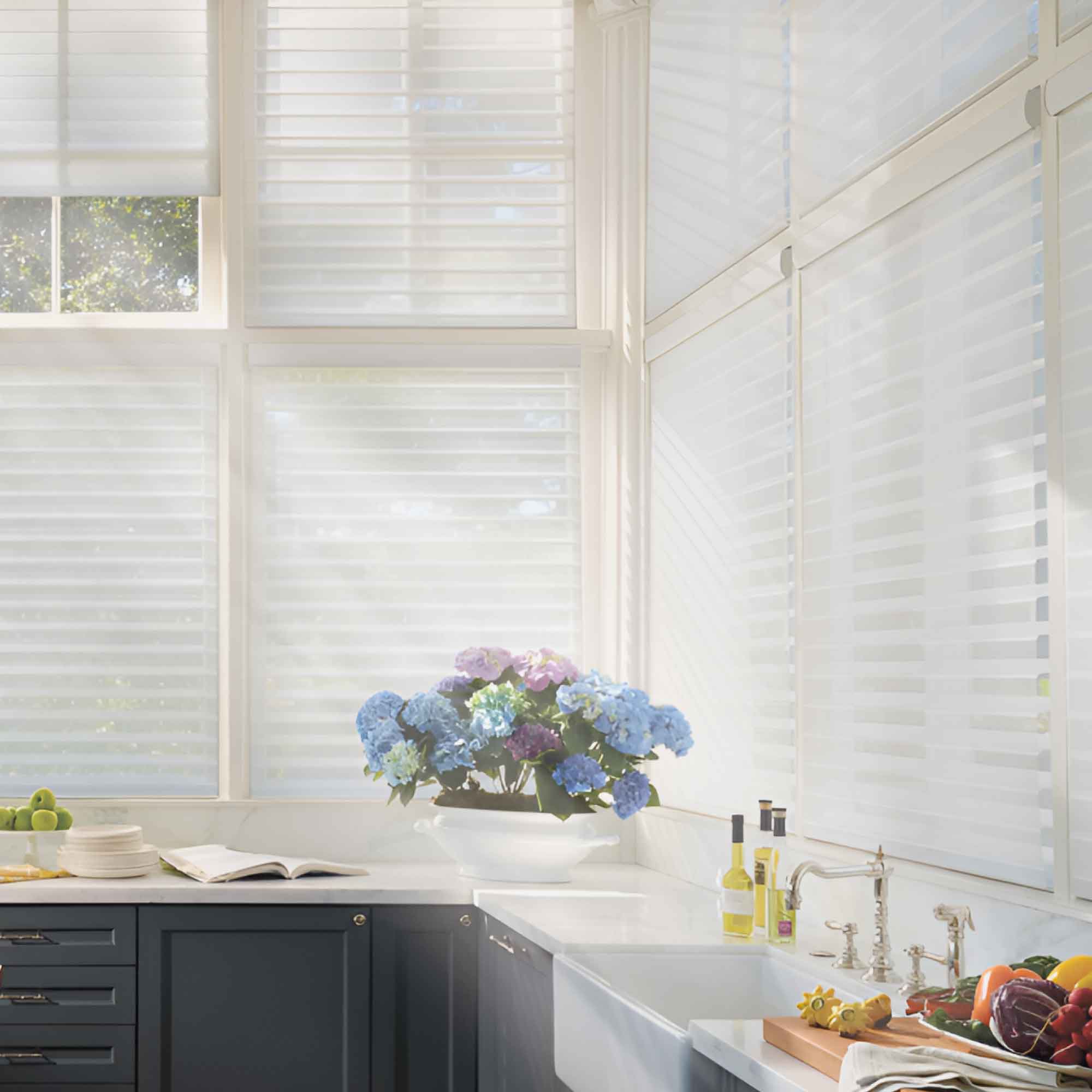 blinds-in-a-kitchen-with-flowers