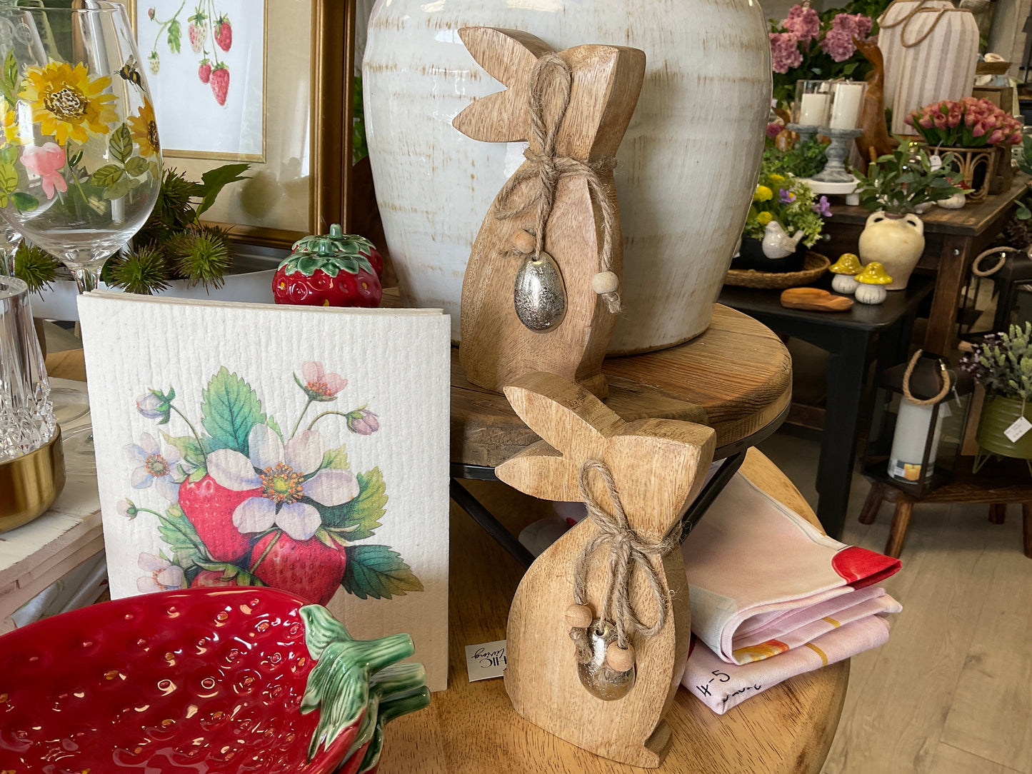 Cassia Mango Wood Rabbit Figurine