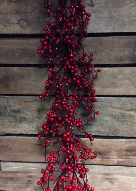 Outdoor Red Berry Garland